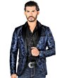 Hombre joven con barva rala luciendo saco color negro con azul rey y camisa color negra.