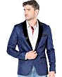 Hombre joven con barva rala luciendo saco color navy y camisa color blanco.