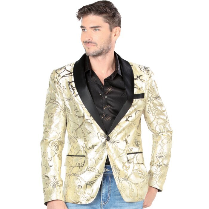 Hombre joven con barva rala luciendo saco color crema con oro y camisa color negro.