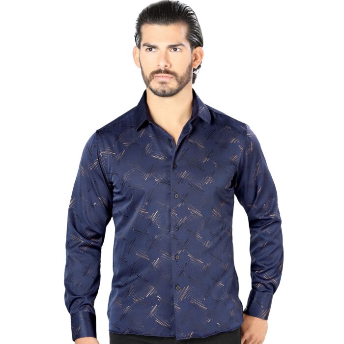 Hombre joven luciendo camisa de moda manga larga navy.