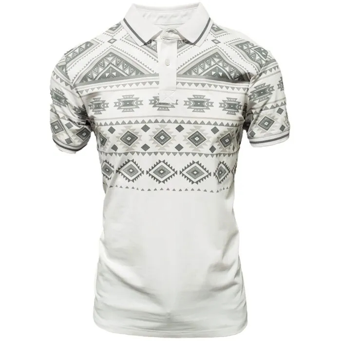 Polo blanco para caballero con diseño geométrico de inspiración tribal, confeccionado en mezcla ligera de algodón y poliéster por Lamasini.