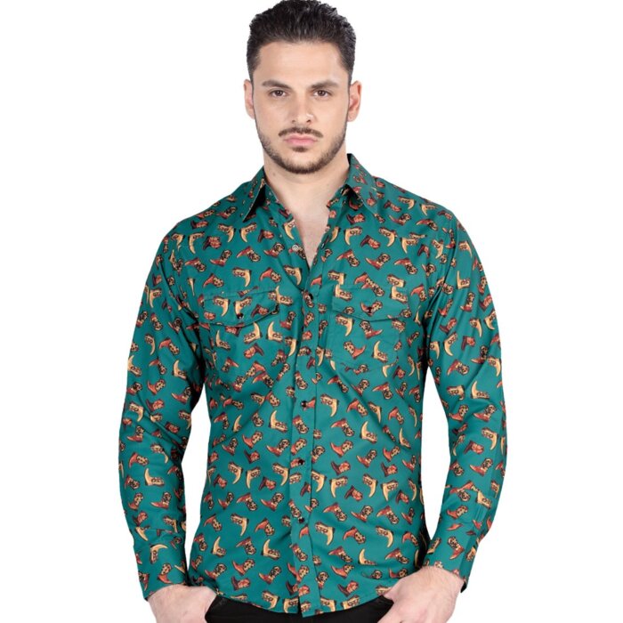Hombre con camisa Western verde oscuro, estampado de botas vaqueras.