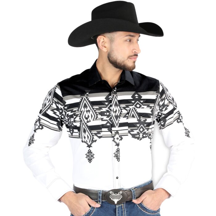 Hombre usando una camisa vaquera negra y blanca con patrones tribales llamativos y cierre de botones de presión, opción combinada para niños.
