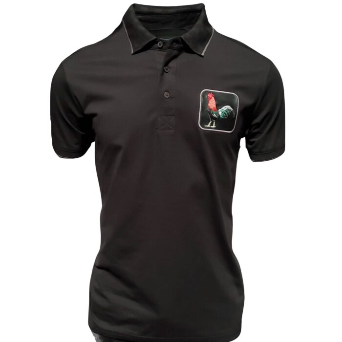 Camisa polo negra para caballero con un distintivo bordado de gallo, confeccionada en una mezcla transpirable de algodón y poliéster por Montero.