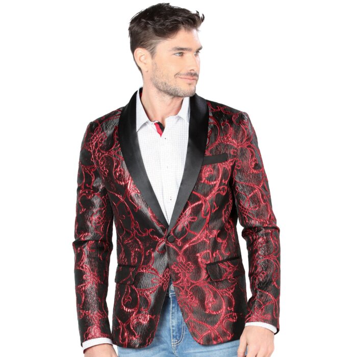Hombre joven con barva rala luciendo saco color negro con vino y camisa color blanco.