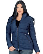 Mujer Latina Luciendo Chamarra Color Azul Marino Con Cremallera Y Capucha Removible