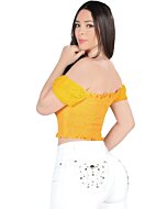 Vista lateral del Pantalón Vaquero Danesi D828 Boot Cut Blanco, mostrando detalles bordados y tachuelas en los bolsillos traseros.