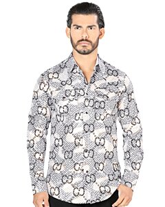 Modelo usando la Camisa con Estampado de Cadenas para Hombre - Lamasini 0102, mostrando un ajuste moderno con un intrincado estampado de cadenas sobre un fondo geométrico.