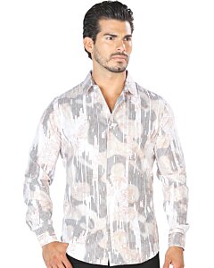 Hombre luciendo camisa de moda en color blanco.