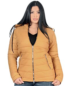 Mujer Latina Luciendo Chamarra Color Camel Con Cremallera Y Capucha Removible