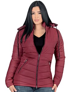Mujer Latina Luciendo Chamarra Color Vino Con Cremallera Y Capucha Removible