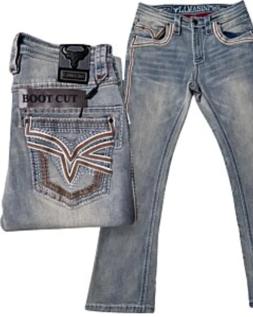 Jeans corte bota en azul claro para caballero con bordado detallado y costuras en contraste