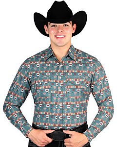 Hombre con camisa Western verde oscuro, estampado Southwestern y motivos de longhorn, combinada con una Texana negra.