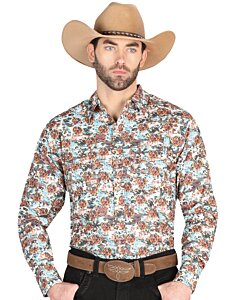 Hombre con camisa Western café, estampado floral rústico y una Texana beige.