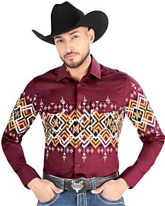 Hombre usando una camisa Western en color vino con patrones geométricos llamativos y cierre de botones de presión, opción para niños disponible.