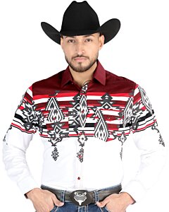 Hombre usando una camisa vaquera en tonos vino y blanco con patrones tribales llamativos y cierre de botones de presión, opción combinada para niños.