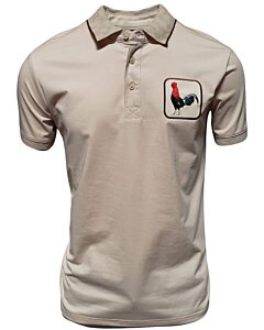 Camisa polo beige para caballero con un distintivo bordado de gallo, confeccionada en una mezcla transpirable de algodón y poliéster por Montero.