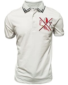 Camisa polo blanca para caballero con bordado tribal de armas cruzadas, confeccionada en una mezcla transpirable de algodón y poliéster por Montero.