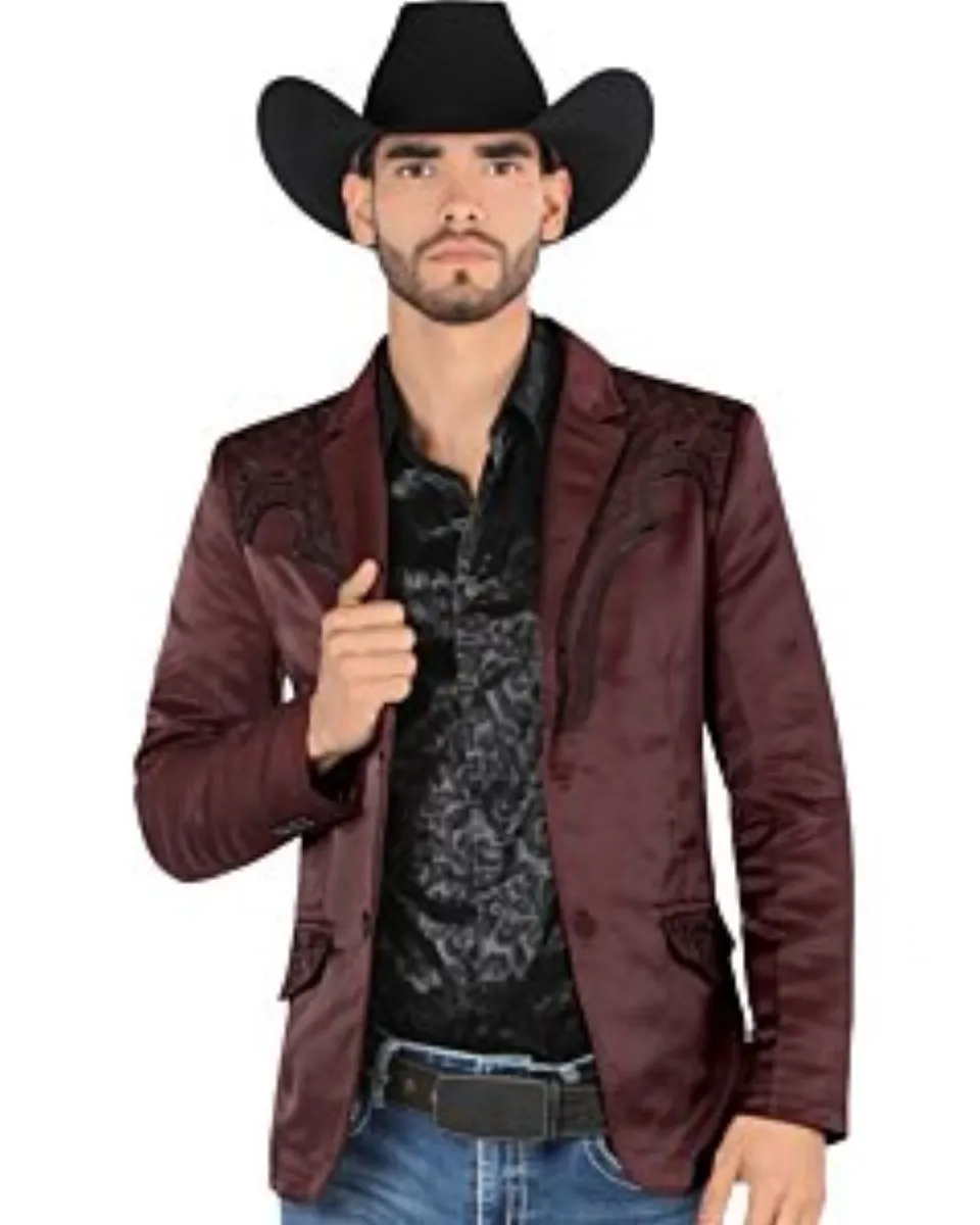 Vista completa del saco Montero 2176 en color vino, combinado con ropa vaquera.