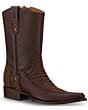 Botas vaqueras de tacón y punta afilada. Cuenta con cortes en diferentes texturas de piel, pespunte decorativo y azaderas.