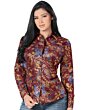 Mujer Latina de frente luciendo blus vaquera estampada color vino.