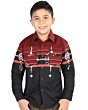 Niño usando una camisa Western tribal en color vino y negro con patrones audaces y opción para combinar con la versión para hombre.