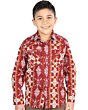 Camisa Vaquera para Niño en Color Vino con Estampado Geométrico en Blanco y Mostaza – El General 44509