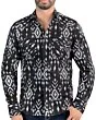 Vista de cerca del patrón tribal en la Camisa de Manga Larga Negra para Hombre Lamasini 0105.