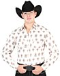 Hombre con camisa Western café, estampado de jinete vaquero y una Texana negra.