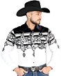 Hombre usando una camisa vaquera negra y blanca con patrones tribales llamativos y cierre de botones de presión, opción combinada para niños.
