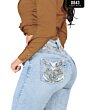 Vista lateral de mujer usando Pantalón Vaquero Danesi D843 Light Blue Boot Cut para Mujer