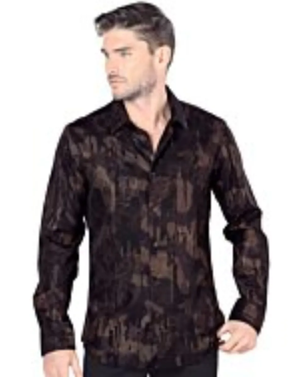 Hombre luciendo camisa de moda en color negro.
