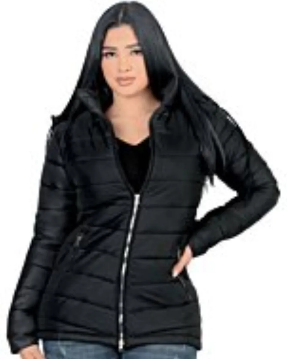 Mujer Latina Luciendo Chamarra Color Negro Con Cremallera Y Capucha Removible